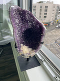Amethyst Druse auf Metallständer – 18,38 kg