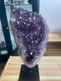 Amethystdruse auf Metallständer