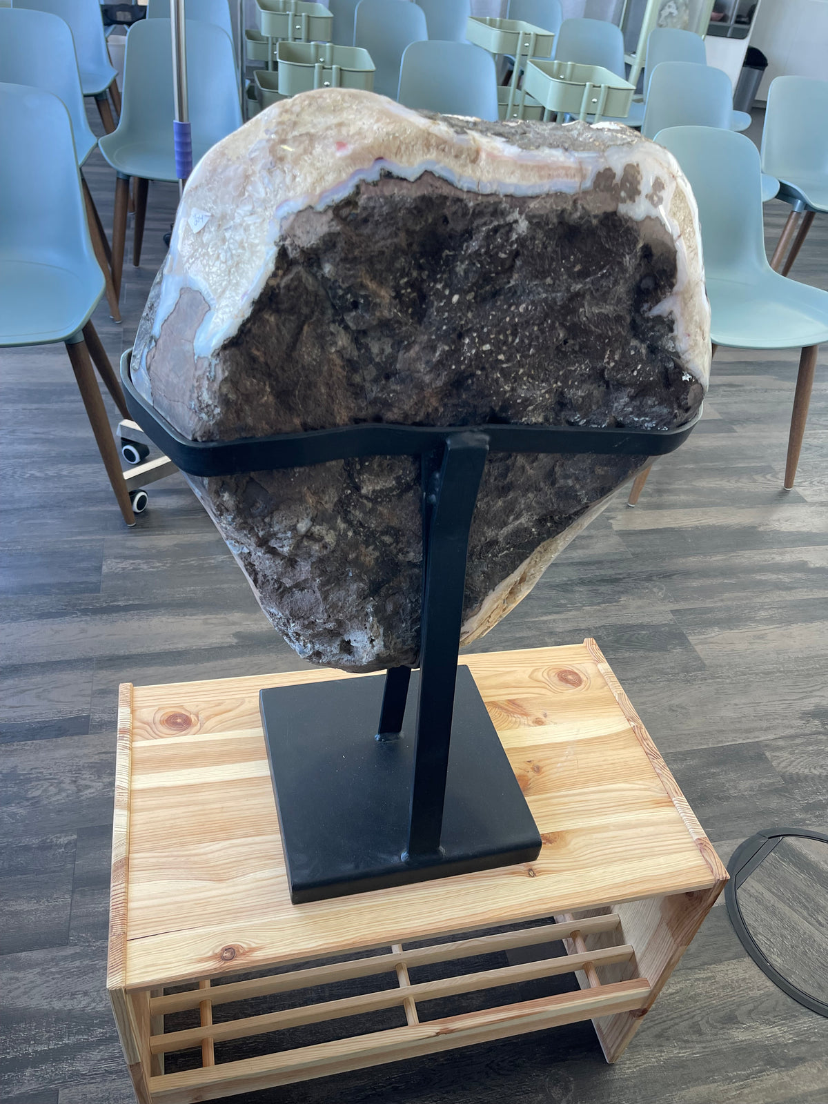 Citrin Druse auf Metallständer – 36,9 kg